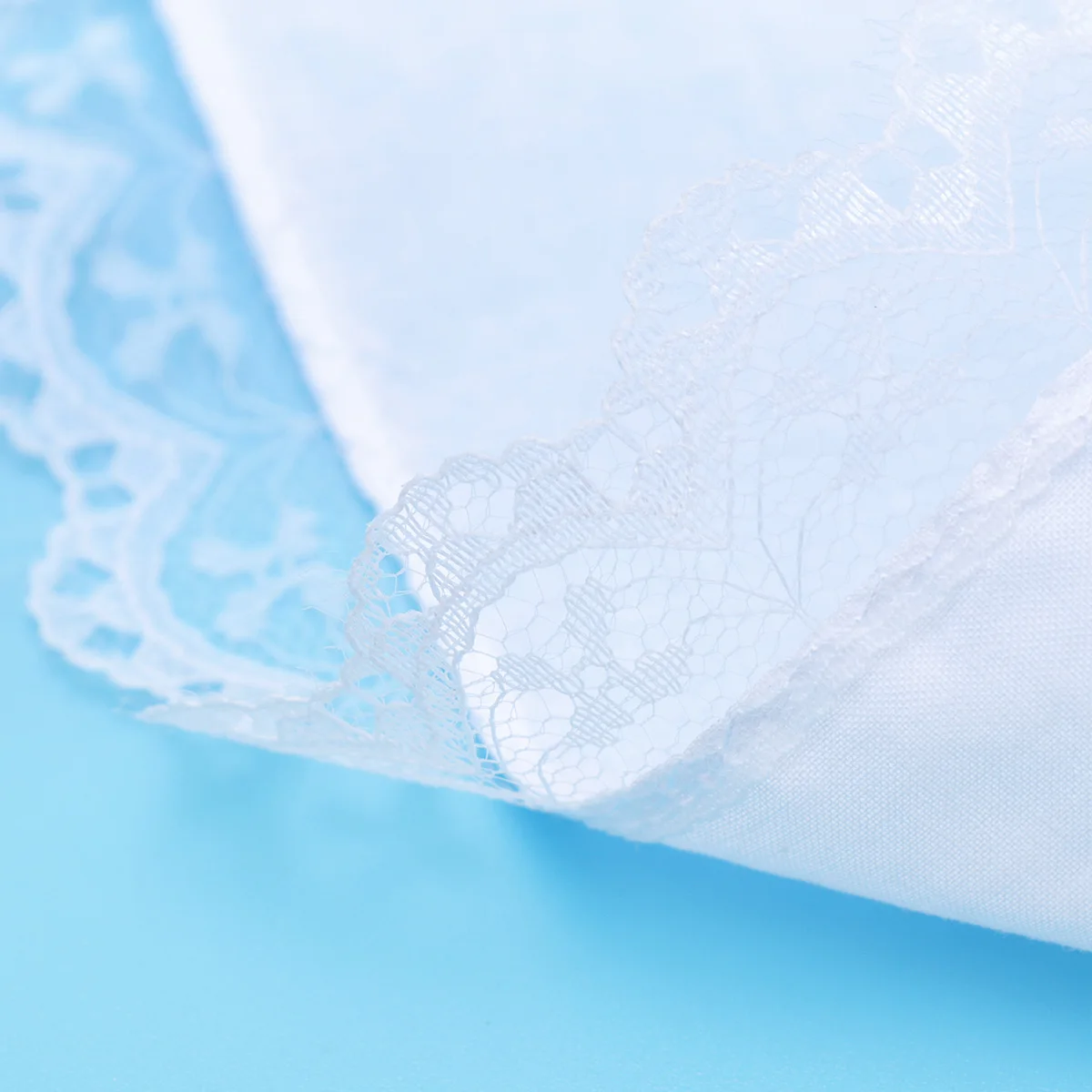 Рисунок 3 - чистый минималистичный белый носовой