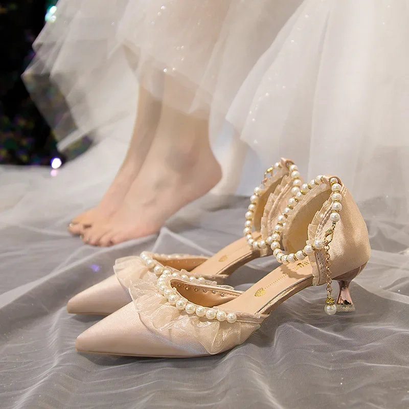 Bombas de tornozelo para mulheres, salto fino de renda elegante, salto med confortável, sapatos de noiva pérola, novo cordão, 2024