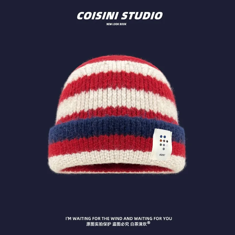Japanische Retro-Strickmütze mit Streifenmuster und aufgesetzten Elementen für Damen und Herren, Wintermode, warm, schützt die Ohren, Mütze im Skull-Design. – Detail 1