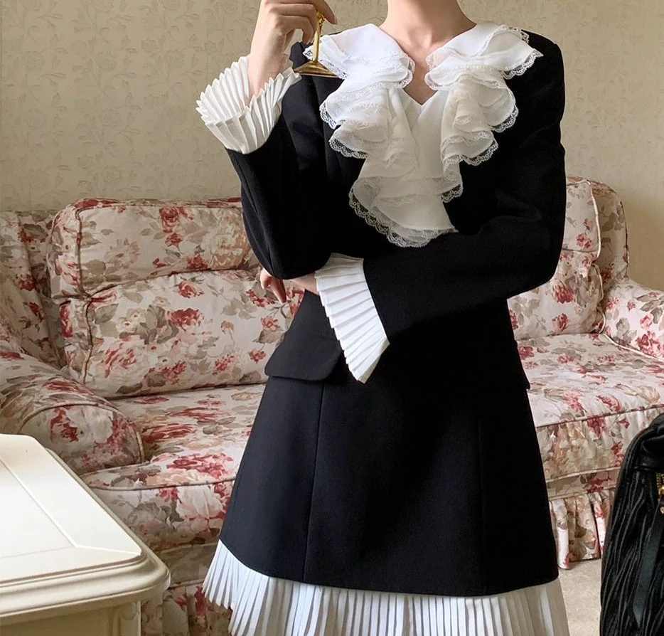 Black and White Contrasting Layered Ruffle Collar Dress for Women in Autumn 2025  Slimming Long Dress with Waist Cinching