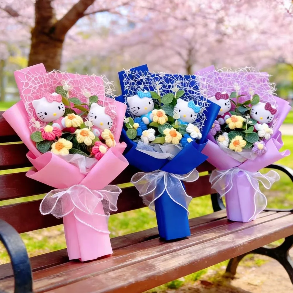 Hello Kitty With Ar…