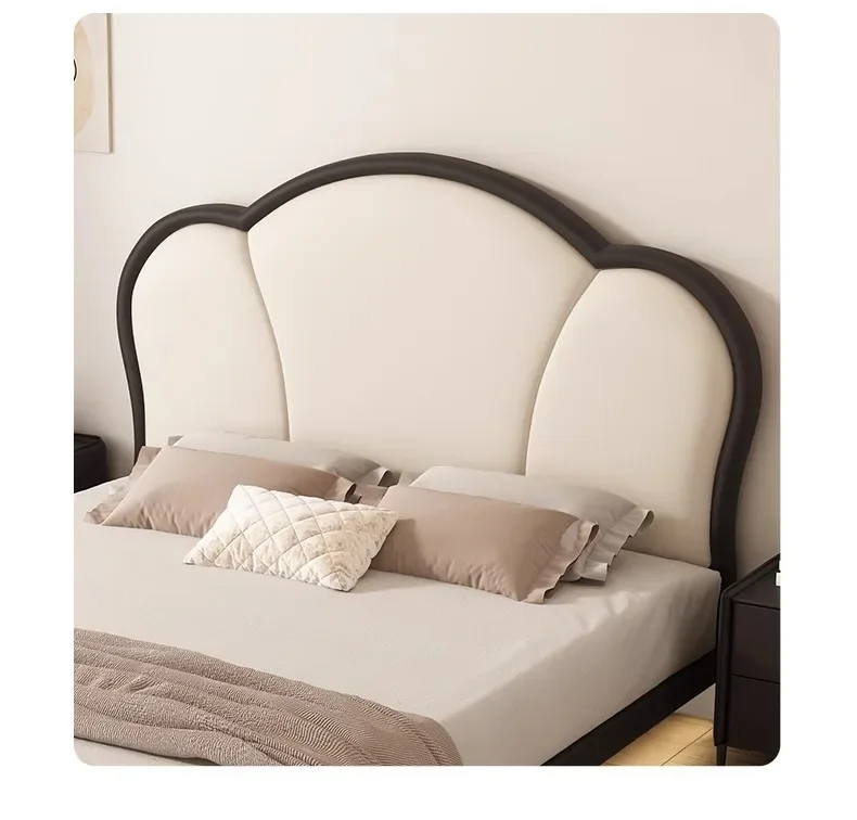 French retro petal bed master bedroom 1.8 meters double bed master bedroom cream wind Internet celebrity soft bag bed 4