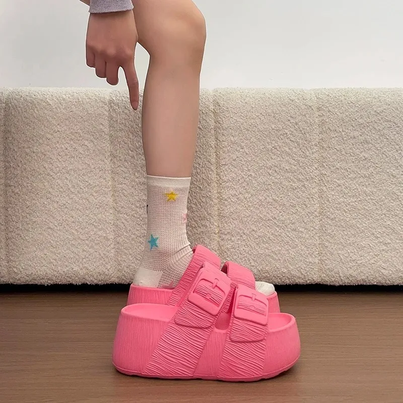 2026 Neue Damen Sommer Plateau-Keilabsatz-Slipper mit dicker EVA-Sohle, verstellbarer Schnalle, offener Zehenpartie, bequeme Outdoor-Freizeit-Slides – Detail 5