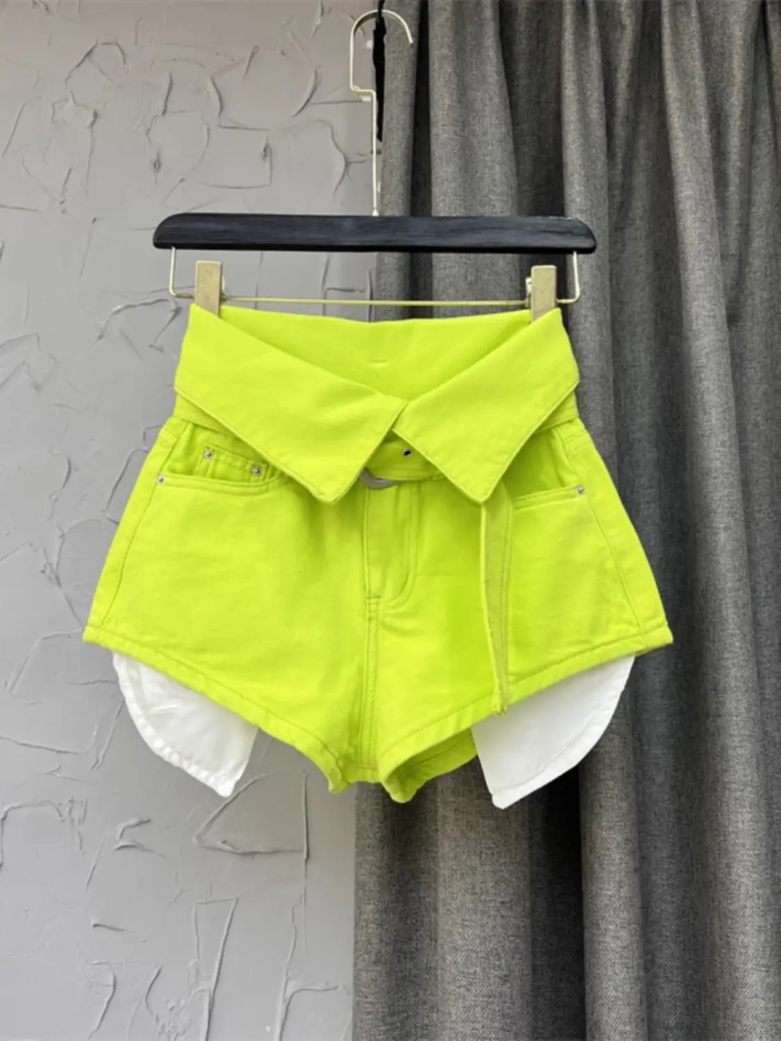 

Denim Shorts Cuffed Fluorescent Color Exposed Pockets Fashionable Western Design High Waist A Line Shorts Hot Pants For Women