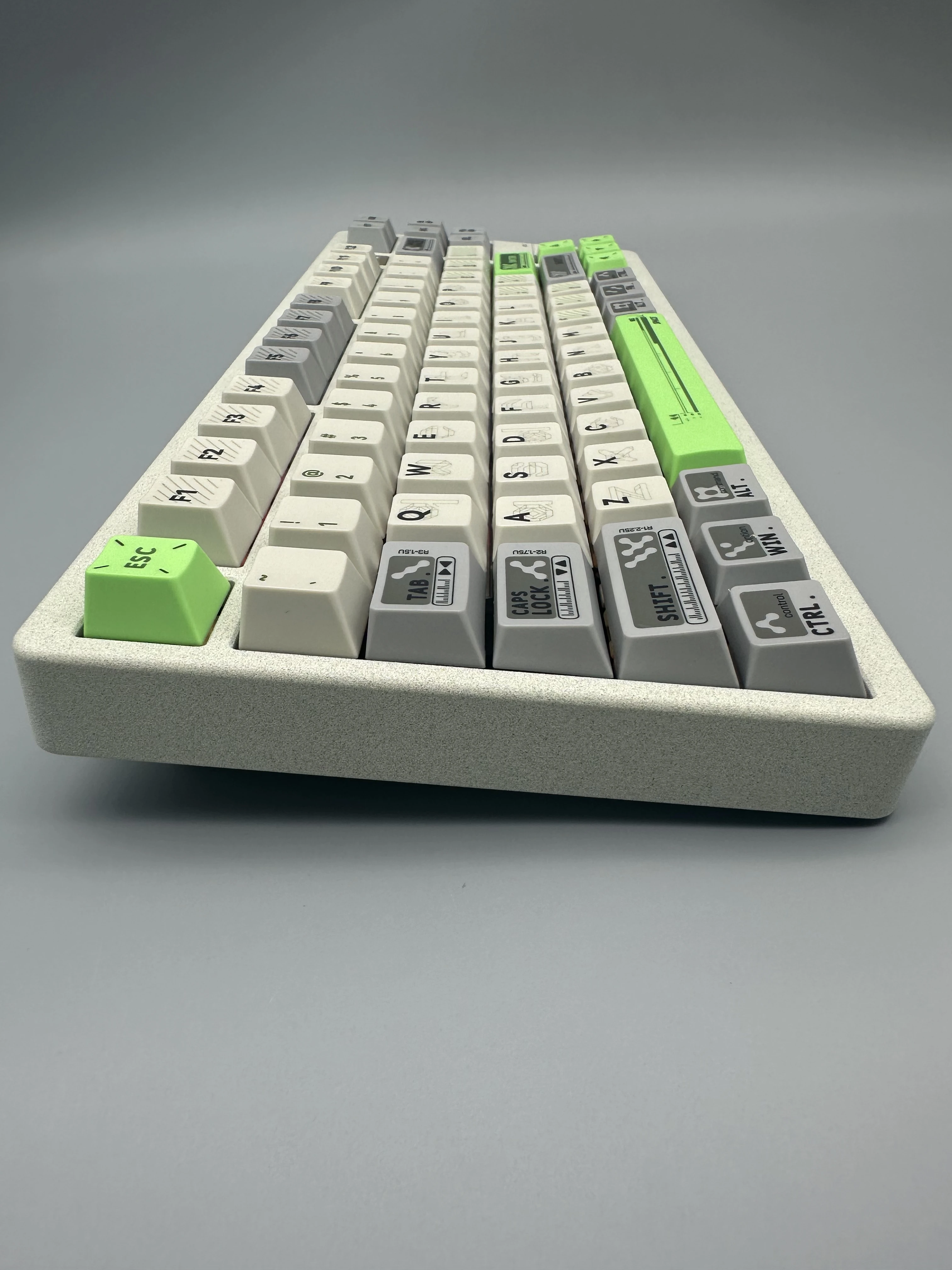 83-Key CNC Keyboard with Dye Sublimated PBT Keycaps Multi-Color 5000mAh Battery Gasket for Gamers