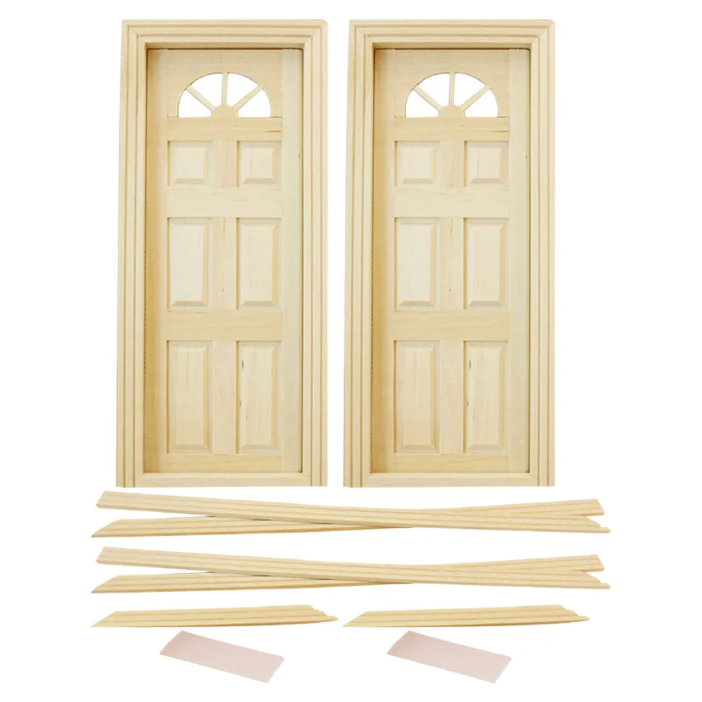 

2 шт. миниатюрных неокрашенных деревянных дверей для кукольного домика, дизайн с панелью для пропускания света, для декора гостиной, спальни, детского сада