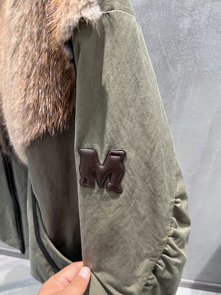 2025, Winter Frauen Warme Gans Unten Jacken Natürliche Echte Muskrat Pelz Kragen Dicke Weibliche Outwear Mäntel