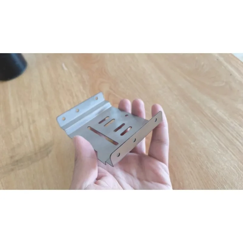 

Bolt-On Metal Tow Hook Reinforcement Bracket for CROSSRC EMO XL/XL2 1/8 RC Crawler Upgrade Accessories Strong Chassis Mount