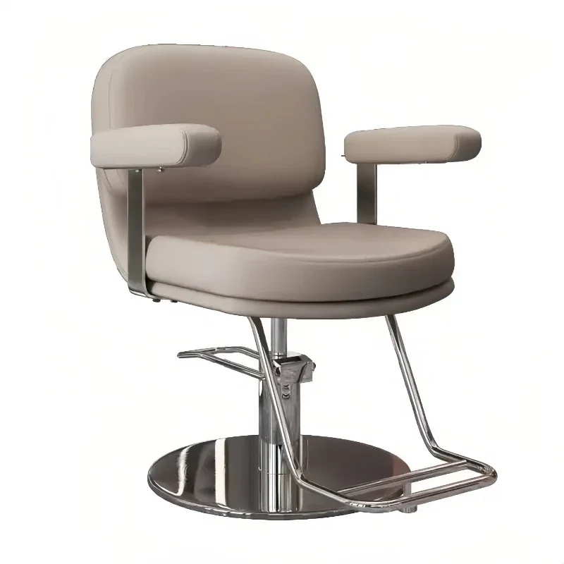 Рисунок 3 - Чистый красный стул для парикмахерской