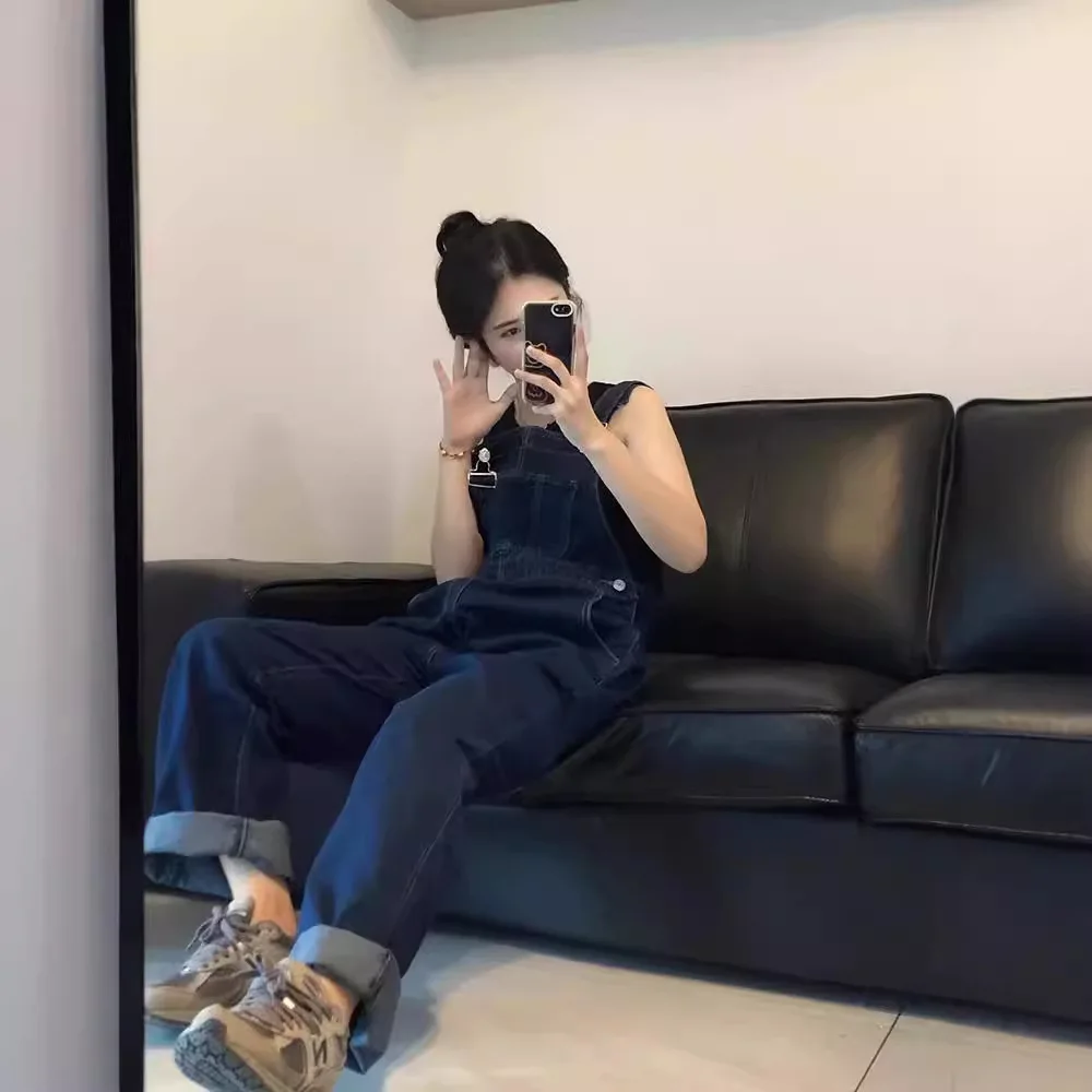 بدلة قفز نسائية صيفية من قماش الدنيم بتصميم جيب واسع الساق بحمالات من قماش الدنيم