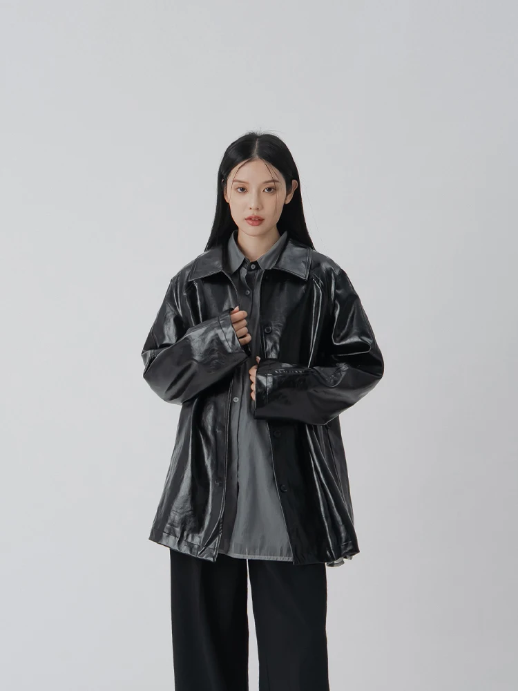 Cappotto in Pelle Lucida Queenop Autunno Inverno, Texture Retrò, Capospalla Lungo Casual in Fibra di Poliestere ad Alta Lucentezza