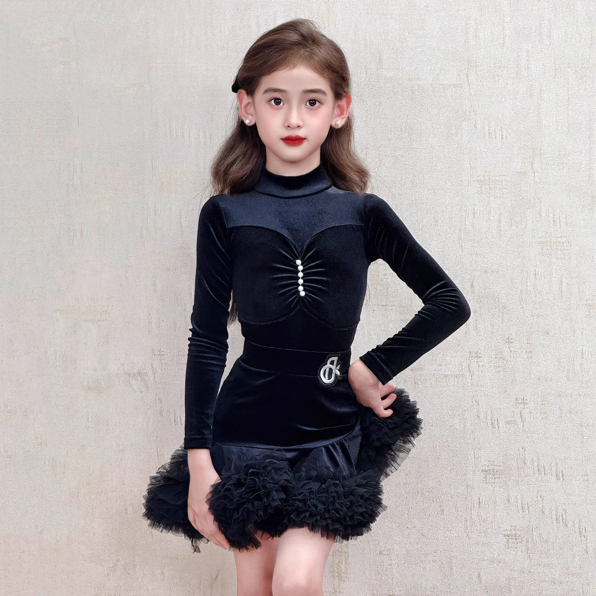 Zestaw: T-shirt, spódnica z bufkami, strój do ćwiczeń tańca latynoamerykańskiego dla dziewczynek, półgolf, długi rękaw, profesjonalny standard, aksamit, kolor winny.