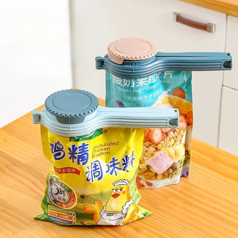 2pcs Food Storage Bag Sealing Clips Plastic Cap Sealer Clip with Pour Spouts Candy Snack Storage Keep Food Fresh Kitchen Gadgets