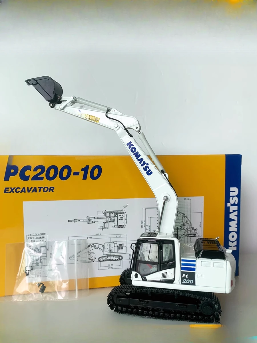 Fine white limited edition KOMASTU PC210LC-10 excavator alloy collection model 1:50