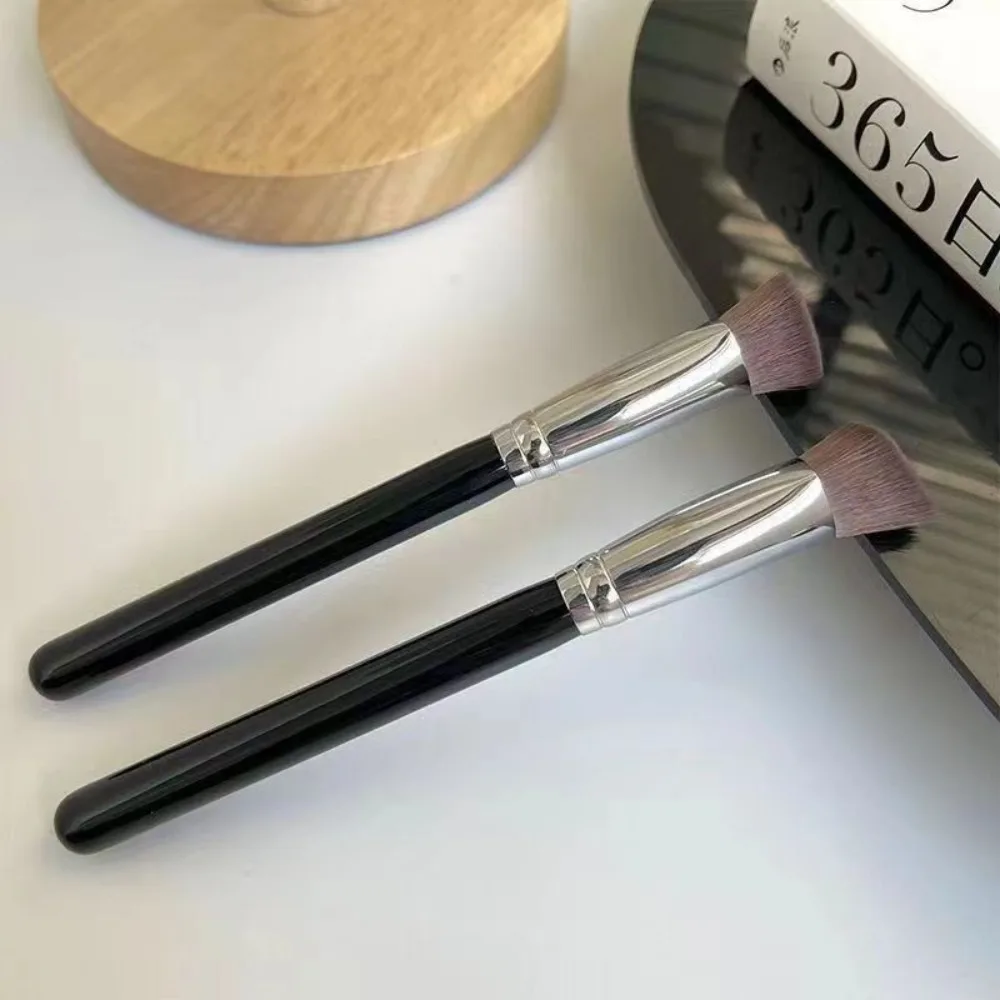 Novo pincel de maquiagem triangular angular, contorno do nariz, iluminar sob os olhos, pincel corretivo, cosméticos