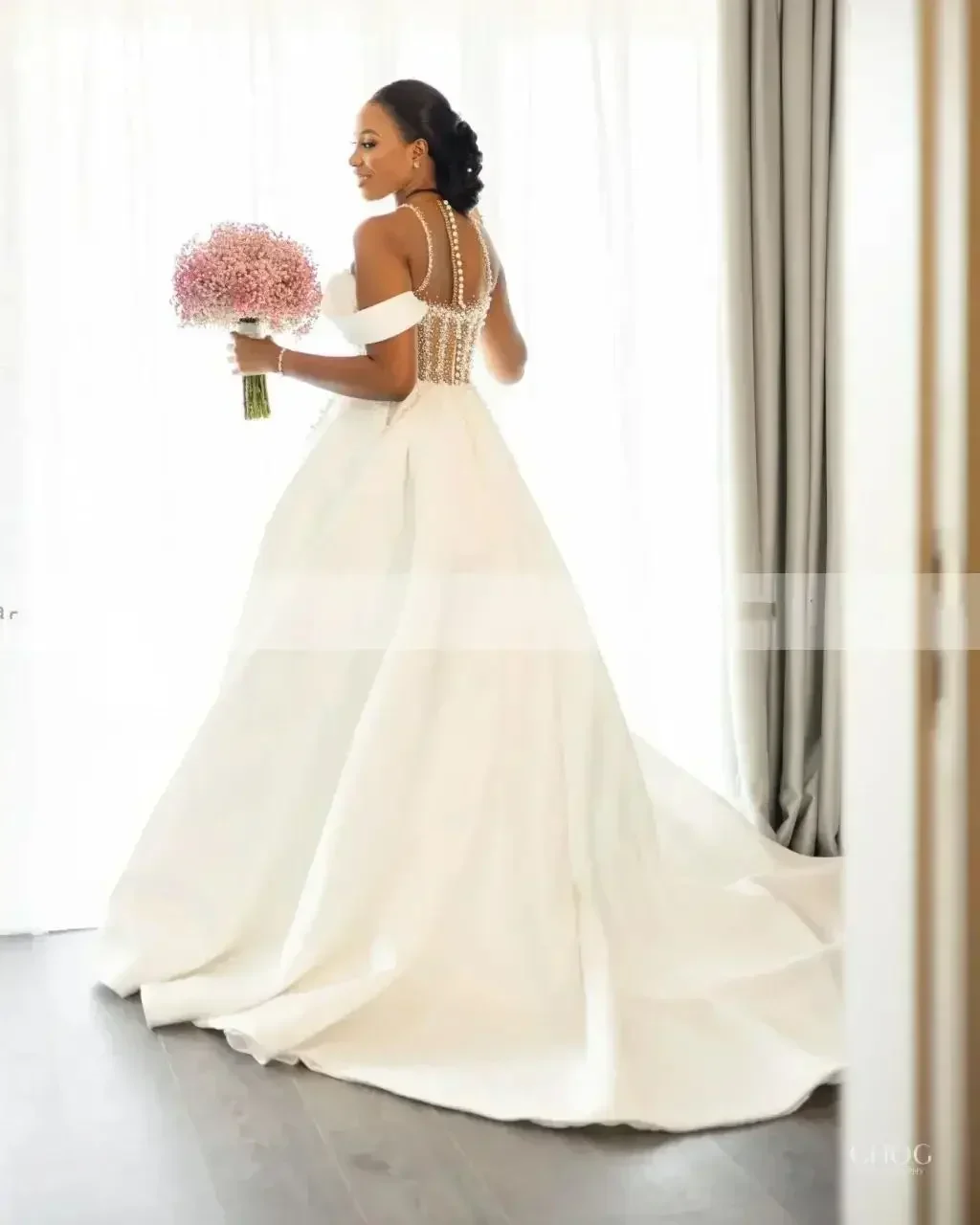 Personalizado cinta de espaguete brilhante pérolas contas sereia vestido de casamento robe de mariage botões voltar vestido de noiva africano