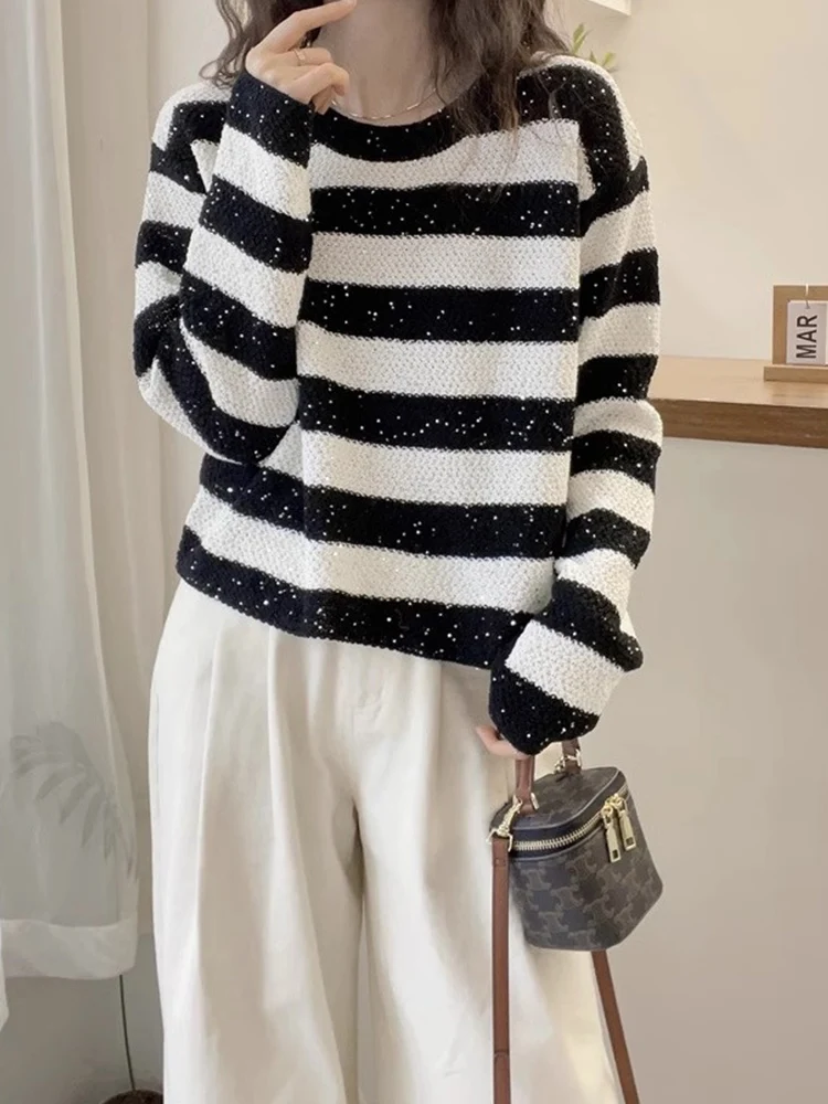 

Faionable Classic Bla White Striped Knit Top Women's Base Layer irt Heavy Embelliment Design Sense Autumn Design