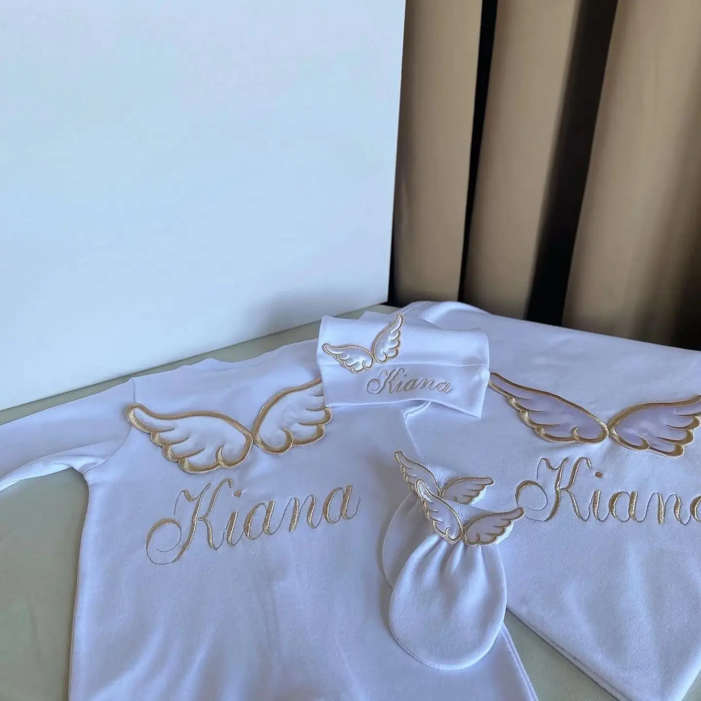 

Dollbling 3pcs Plus Blanket Wings Outfits Any Name Embroidery Sweetwood Gift Set Baby Pajamas Hat Welcome Home Ceremonial dress