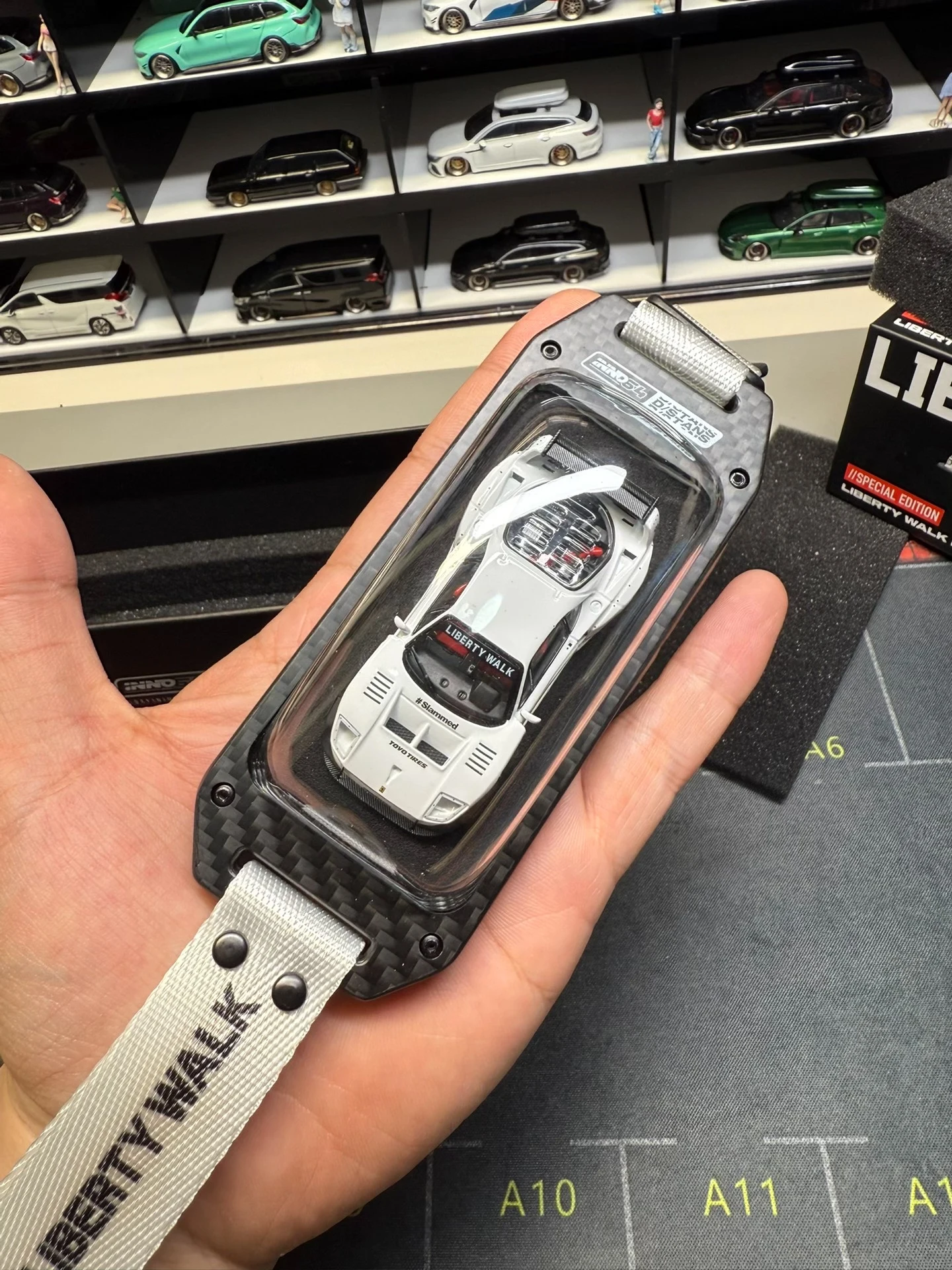 Diecast INNO 1:64 Scale LIBERTY WALK F40 Alloy Car Model