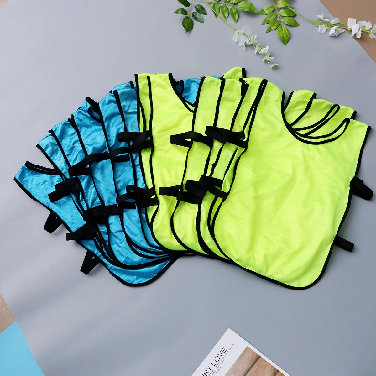 12PCS Adult Children's Football Basketball Training Vest Baby Kids Children Game Team Mesh Vest Summer Clothing Size-S (Fluoresc