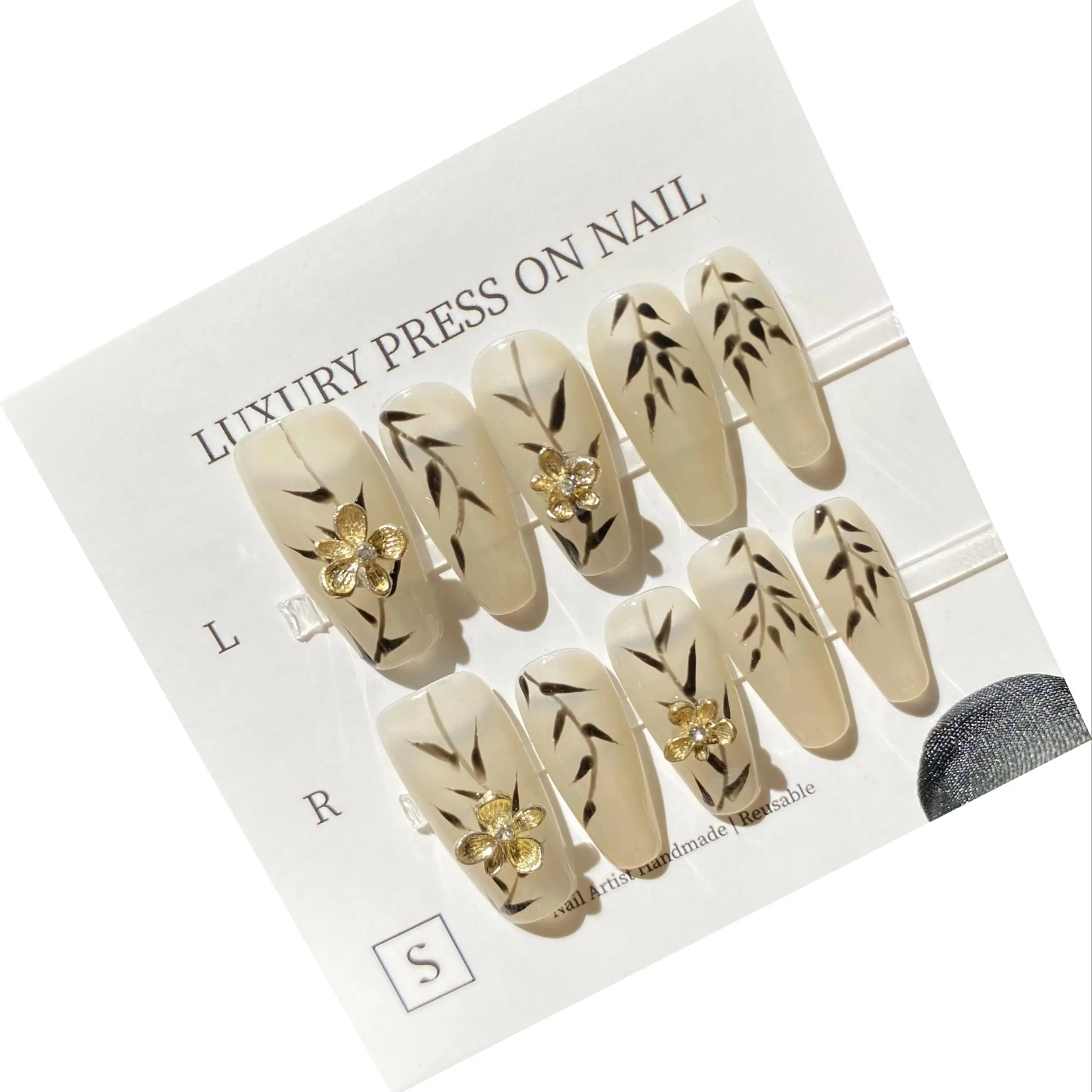 Handmade Press On Nails with Removable and Reusable Design,High-quality Luxurious Style And Whitening Effect.No.D186