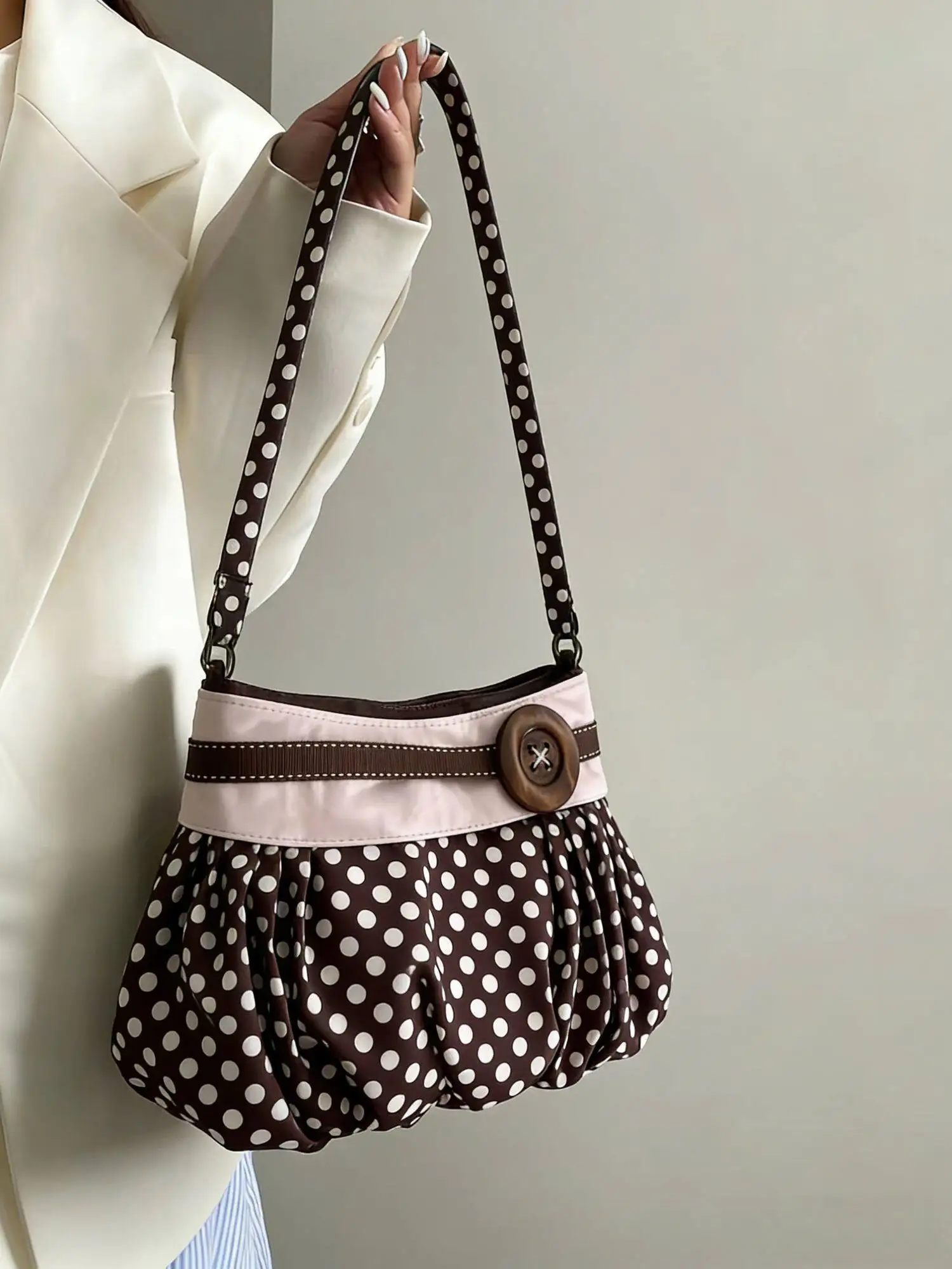 

Vintage Polka Dot Shoulder Bags for Women Fashionable Trend Pleated Design Casual Underarm Pack New Simple Commuter Handbags