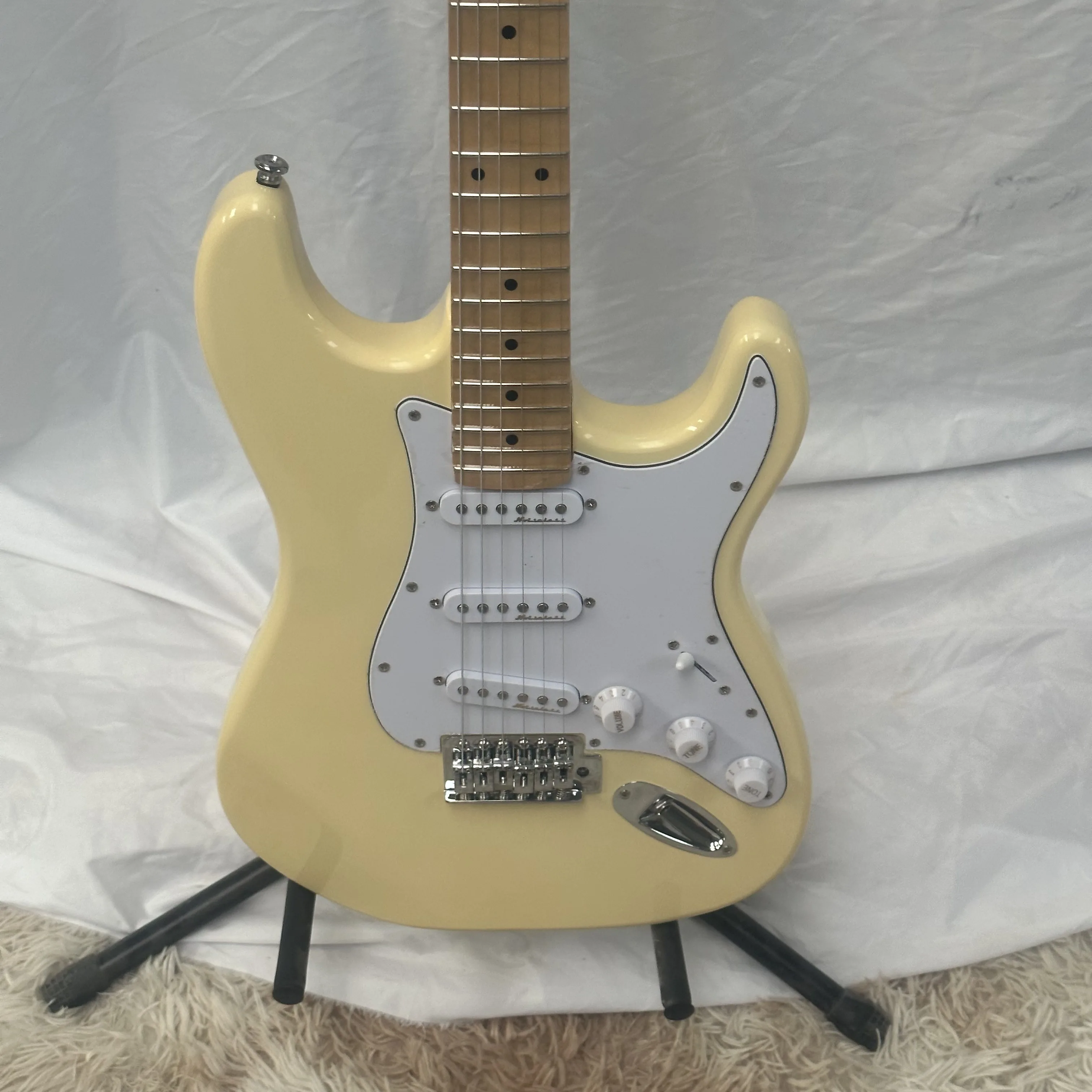 Free shipping High quality Electric Guitar OEM, Maple neck and maple notched fingerboard, neck sandwich, polka dot inlaid guitar