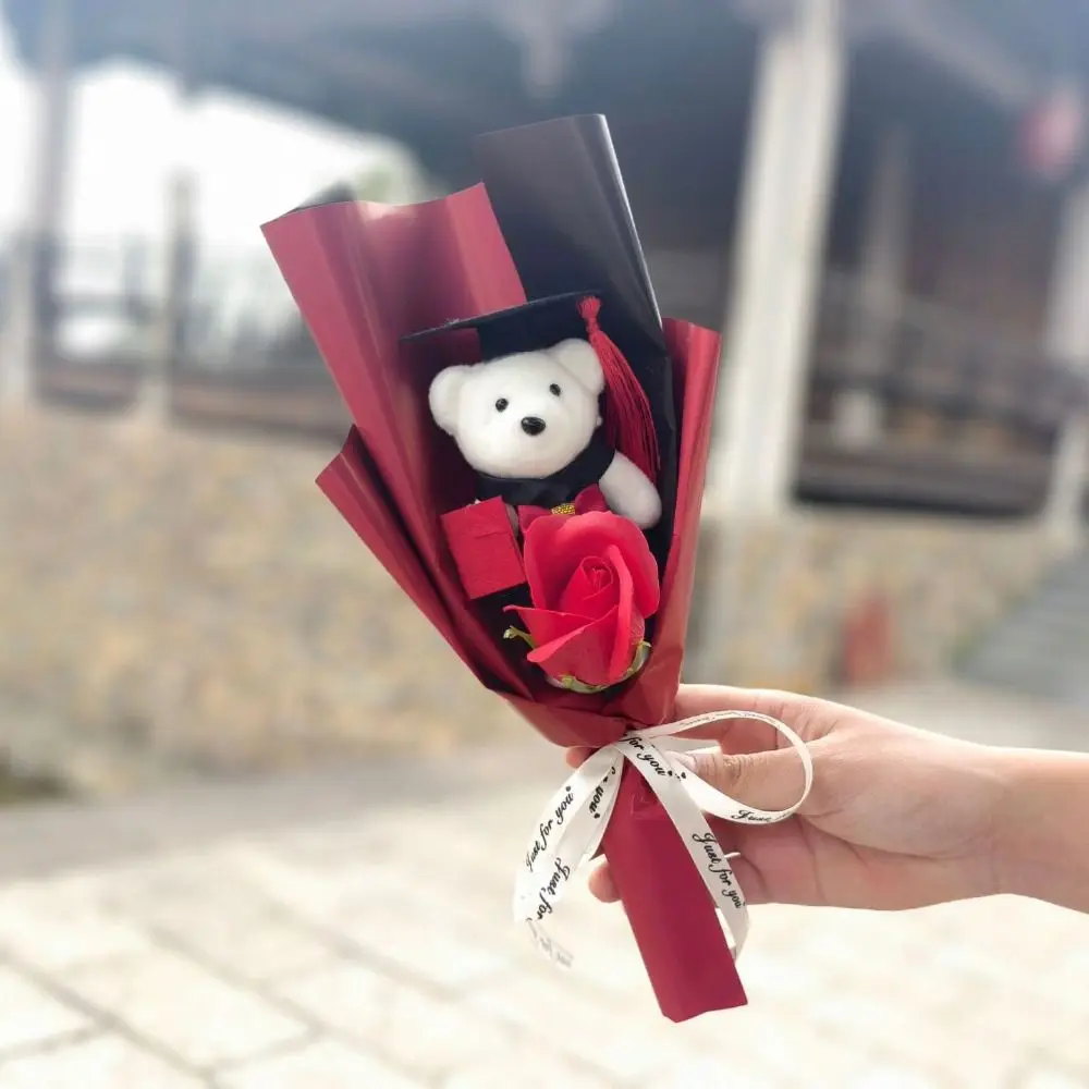 かわいいぬいぐるみ卒業クマの花束ギフト見事な漫画素敵なクマシックなドクターベアの花束誕生日パーティー