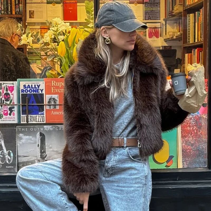 Vintage Fashion Bloggers - Moda blogerek Instagrama, burgundowa obserwacja, płaszcz