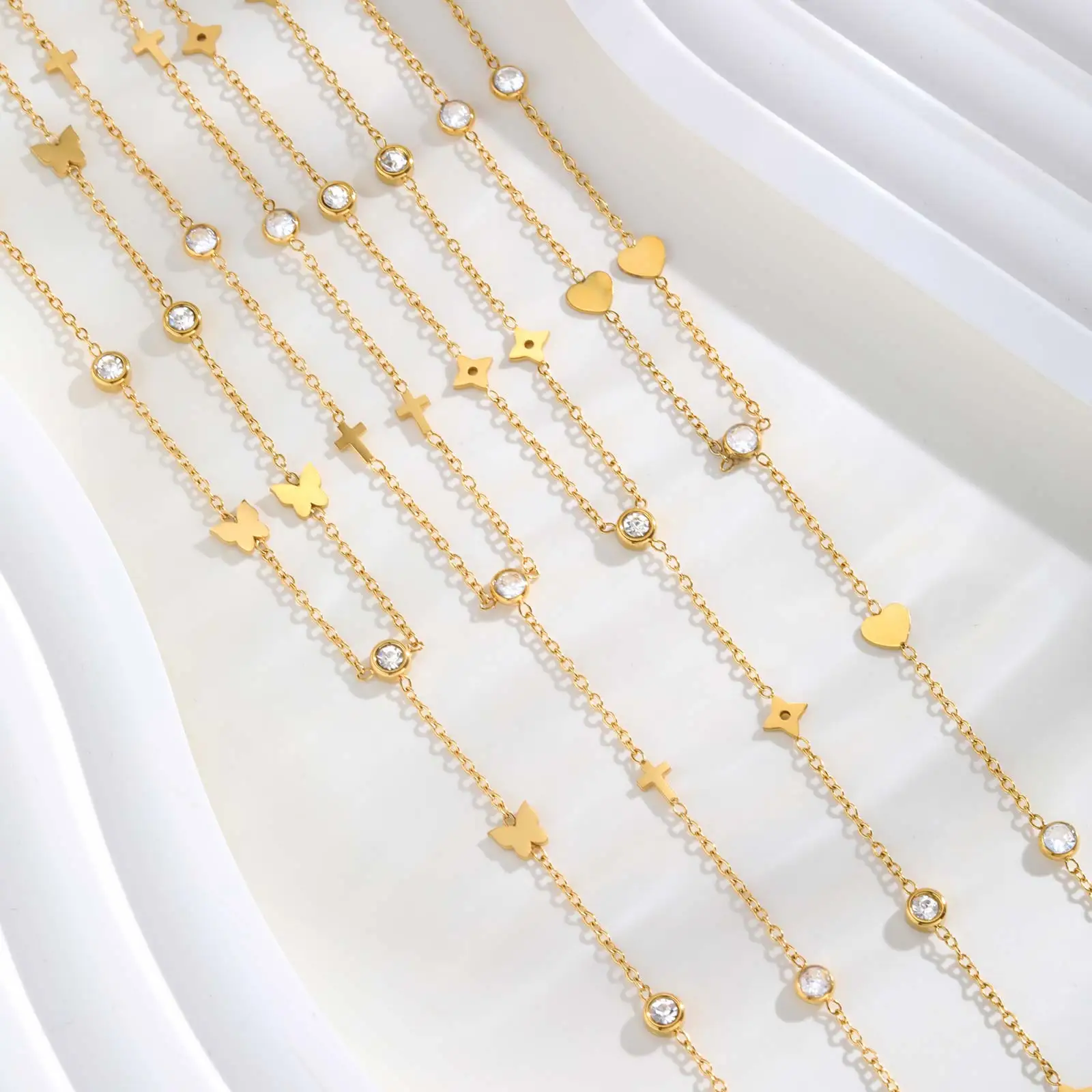 Edelstahl-Halskette in Y-Form mit Schmetterlingsherz für Damen, vergoldete lange Halskette mit Zirkonperlen, trendiger Partyschmuck – Detail 3