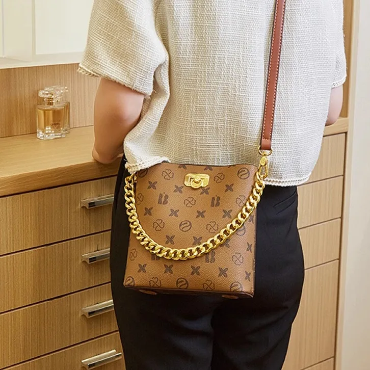 

Yearcon Luxury Soft Leather Crossbody Bag Vintage Print Women's Bag Faionable Texture Single oulder Bag for Spring Summer