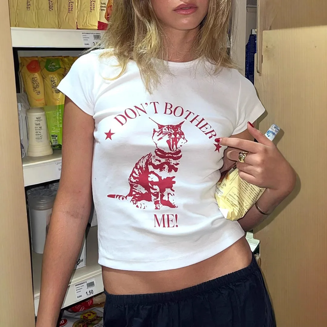 Nova Cseta Fena Slim Fit Estampada Manga Curta Estilo Fofo com Padrão Animal em Tecido de Poliéster para a Primavera 2025