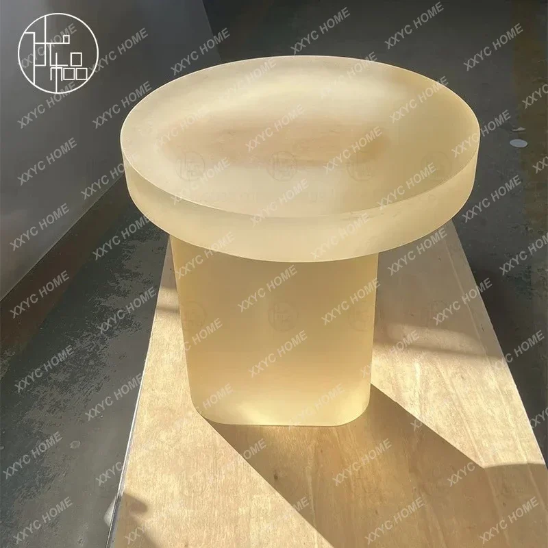

Скандинавский круглый журнальный столик из матового акрила, современный, для гостиной, придиванный, угловой прикроватный столик.