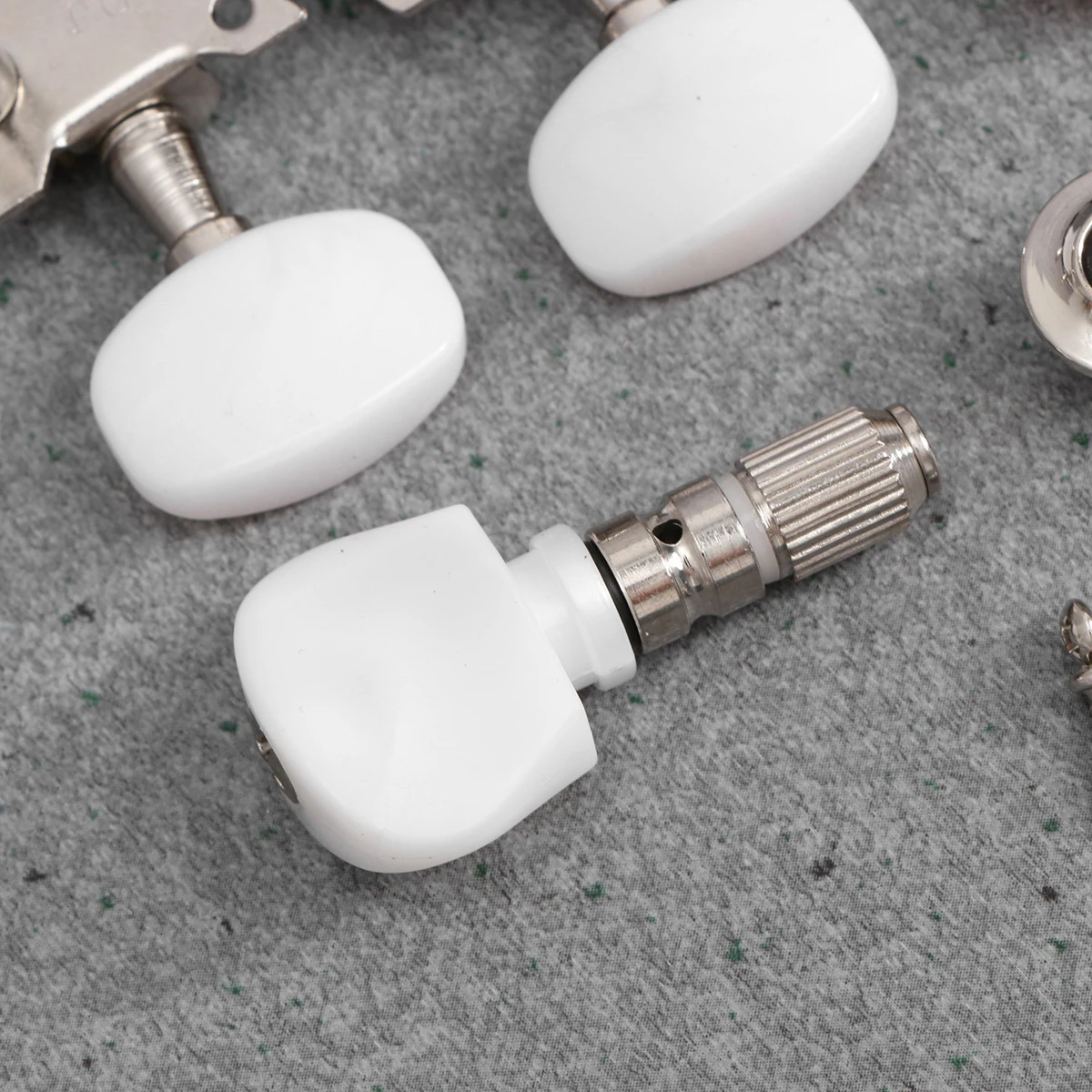 

5pcs Banjo Tuning Pegs Machine Heads Replacement Parts Set White Silver 1NonSlip 4Bushings Guitar Components