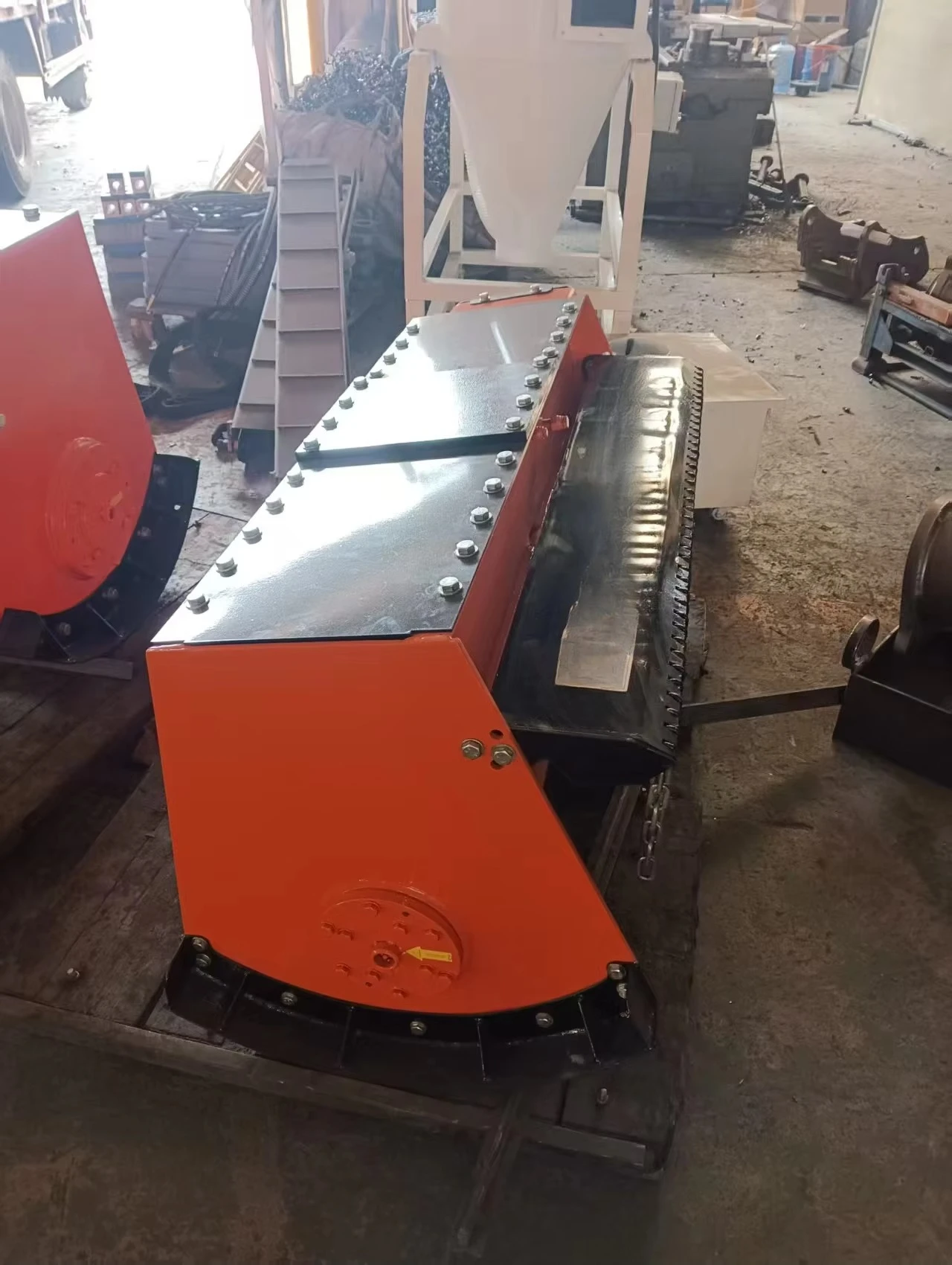 2,5–3 Tonnen großer, montierter Rasenmäher und Dreschmäher