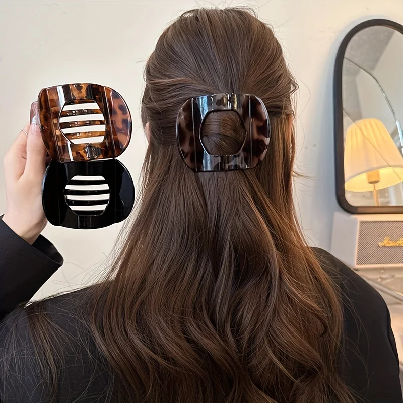 2-teiliges Set einfacher ovaler Haarspangen für Damen, mit einem hochwertigen Gefühl an der Rückseite des Kopfes und einer geraden Klammer. – Detail 1