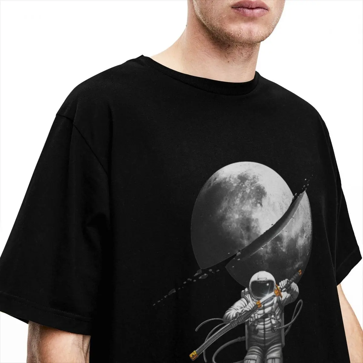 Astronaut Samurai Cutting The Moon T-Shirt Summer Classic Astronaut Funny T Shirts 100 Cotton Fashion Tee Shirt For Man Tees