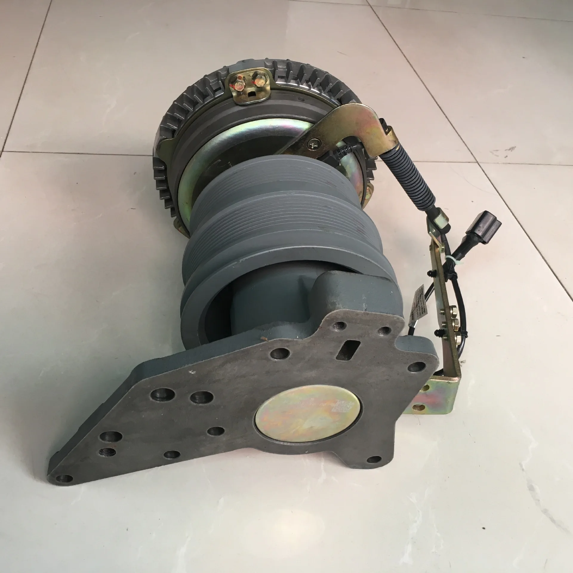 Electromagnetic fan clutch for SDLG956