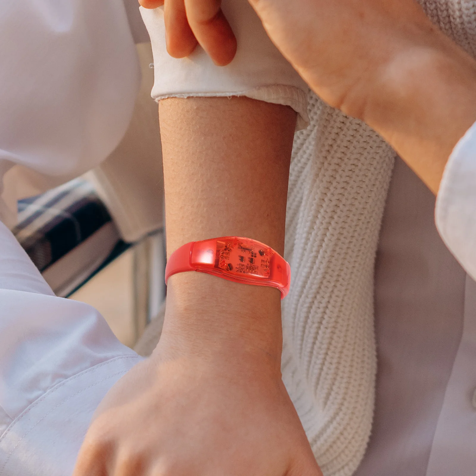 

1pc Sound Controlled Led Flashing Bracelet Silicone Bangle Luminous Wristband For Party Concert Nightclub Light Up Darkness Red