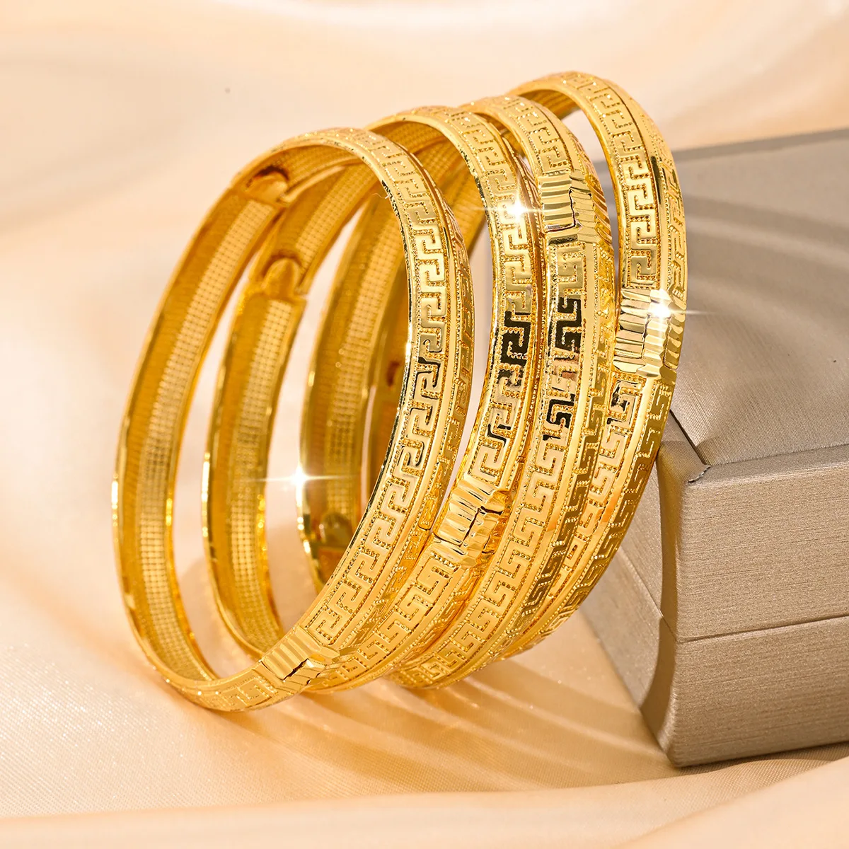 Huixing gold Open bracelet Middle East 24K gold plated women's fashion bracelet Europe and America Vietnam sand gold 9999gold