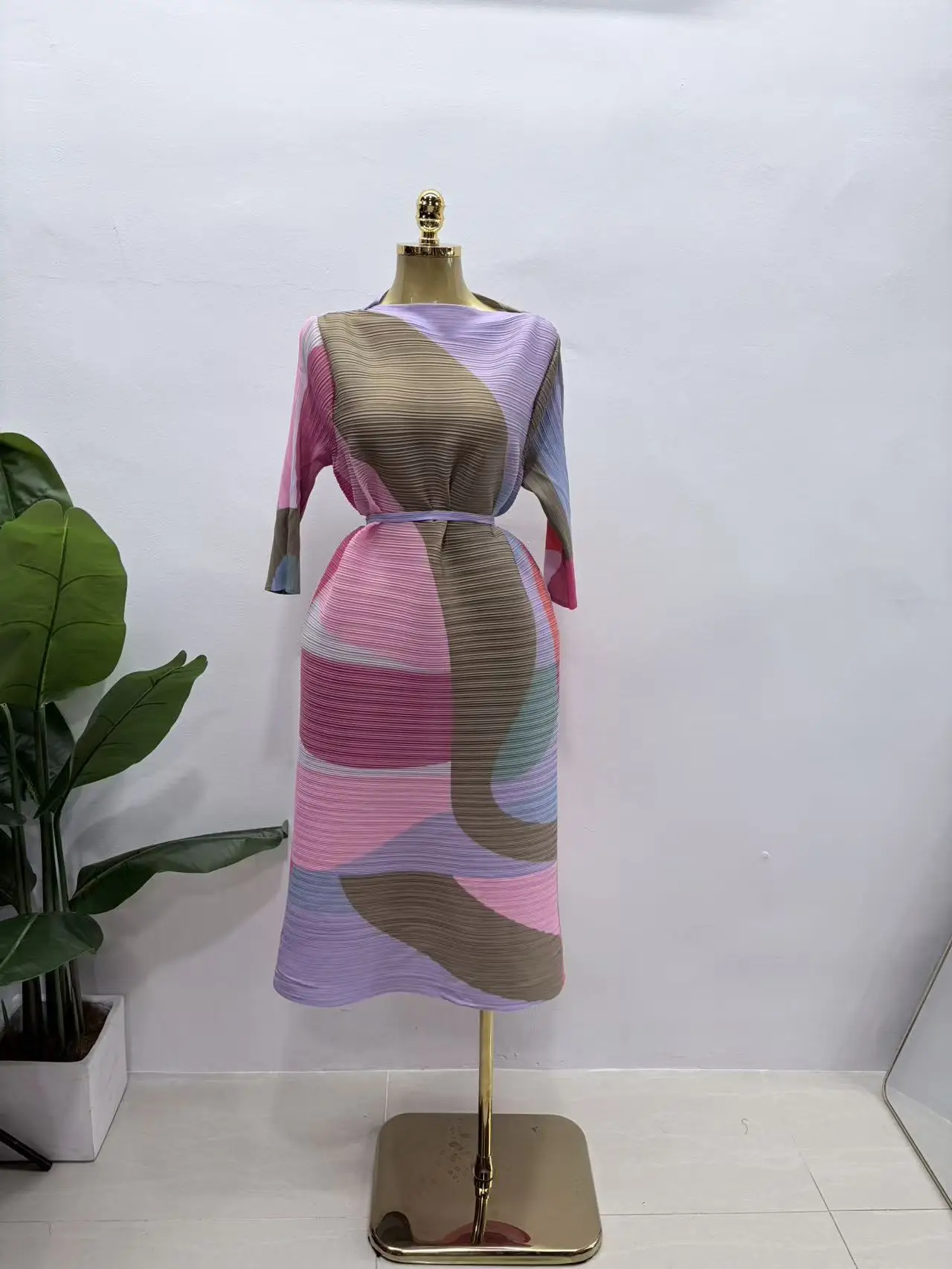 

Плиссированное платье Miyake 2025 с круглым вырезом и принтом, свободное и легкое, женская одежда