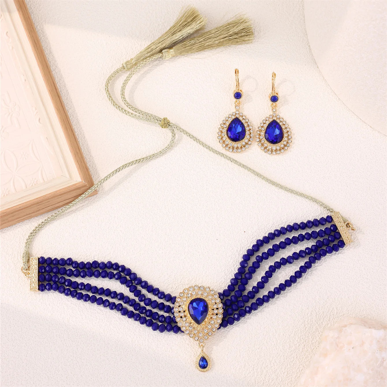 

Изысканный и простой стиль чистого комплекта из двух предметов в форме сердца с ручным бисером, Саудовская Аравия, достойная атмосфера, богемный стиль, тасс