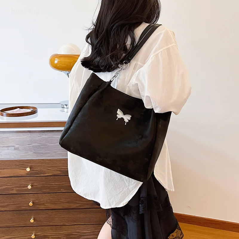 Women's Underarm Handbag Tote Bag Large Capacity New Fashion Simple Solid Color Advanced Exquisite Butterfly Commuter