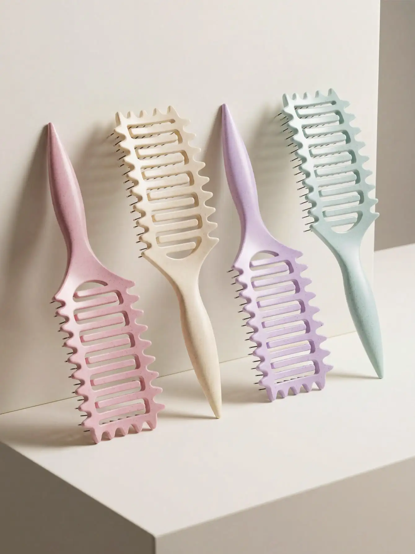 

1pc Hollow Wide-Tooth Comb, Scalp Massage Hair Brush For Women & Men, Wet/Dry Hair Detangling, Easy Grip, Suitable For Students, Travel, Holidays