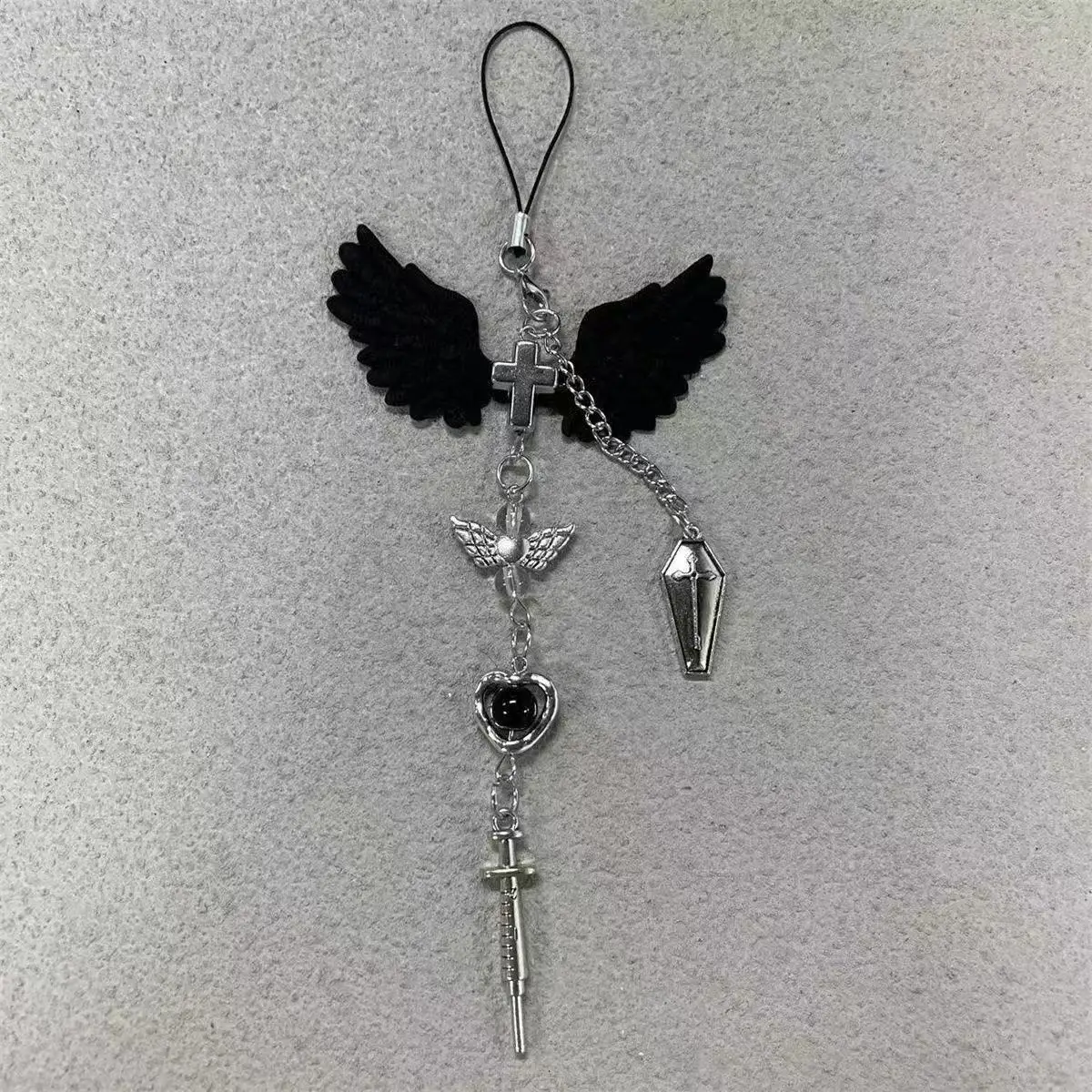 

1 x Cool and Creative Gothic-Style Black Heart-Shaped Winged Mobile Phone Strap – A unique accessory suitable for niche, individ