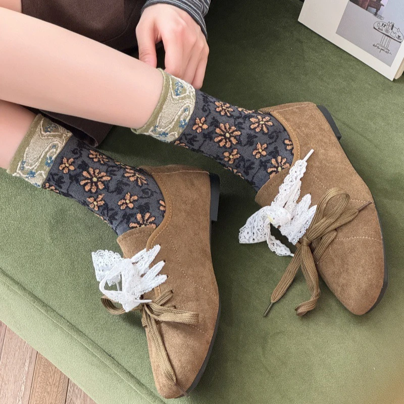النقش الأزهار الجوارب النساء الكورية Harajuku الرجعية الشارع الشهير الجوارب الطويلة الخريف والشتاء اليابانية العرقية الأوسط جوارب أنبوبية