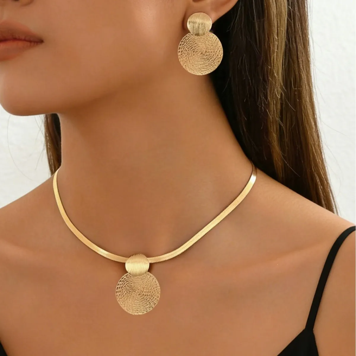 1 set of creative personalized geometric metal disc pendant necklace female exaggerated spiral pattern pendant collarbone chain