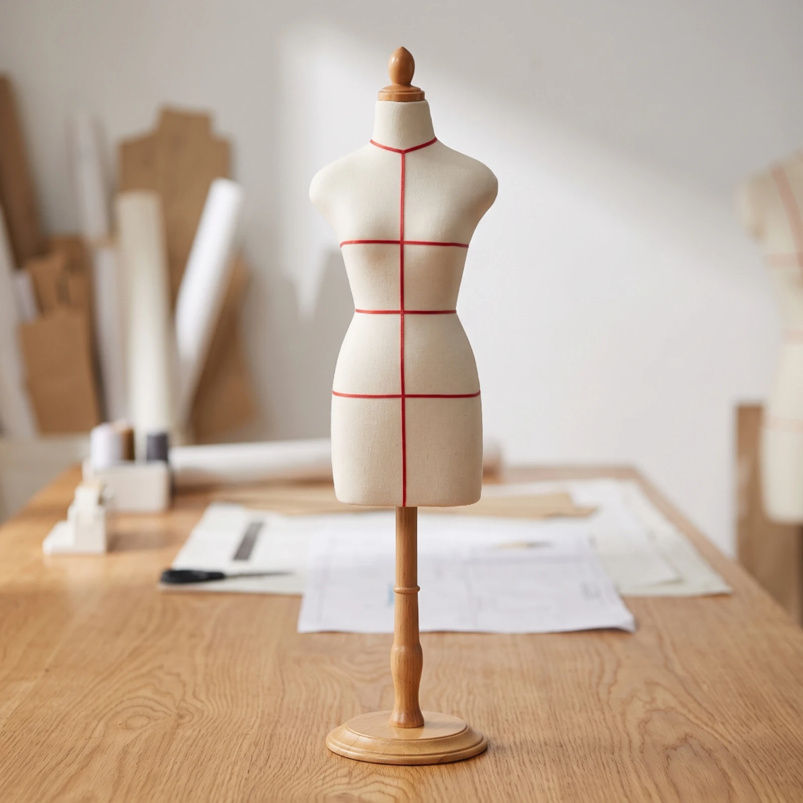 Pinnable Dress Form Half-Body Female Dress Form Torso Mannequin with Stand Stable for Designers, Garment Display, Sewing Room