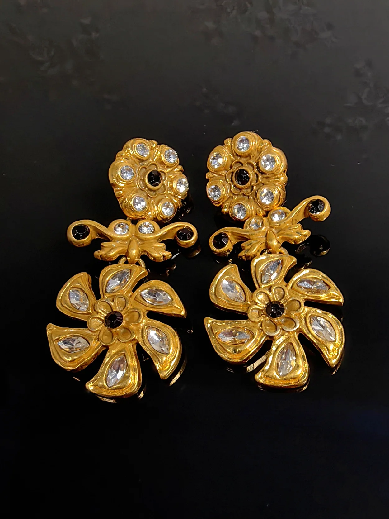 Frogskin ear hooks enamelled with glazed simple hand-crafted medieval vintage jewelry full of diamonds