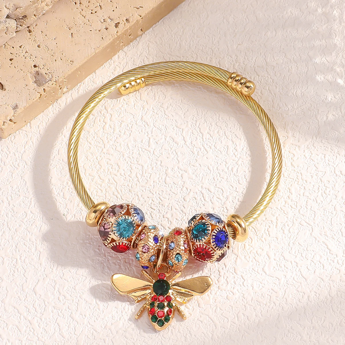 1 Women's Fashionable Multi Element Beaded Little Bee Bracelet for Daily Wear and Travel Accessories